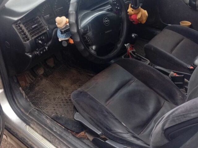 Серый Опель Вектра, объемом двигателя 1 л и пробегом 4 тыс. км за 1100 $, фото 1 на Automoto.ua