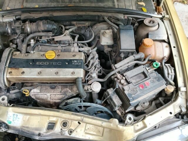 Серый Опель Вектра, объемом двигателя 1.8 л и пробегом 305 тыс. км за 500 $, фото 4 на Automoto.ua