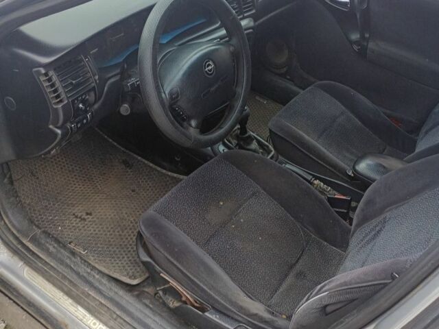 Сірий Опель Вектра, об'ємом двигуна 0 л та пробігом 303 тис. км за 382 $, фото 2 на Automoto.ua