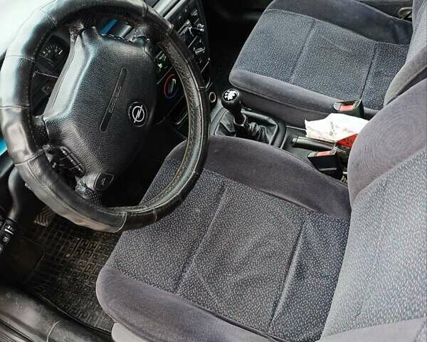 Серый Опель Вектра, объемом двигателя 2 л и пробегом 270 тыс. км за 2500 $, фото 5 на Automoto.ua