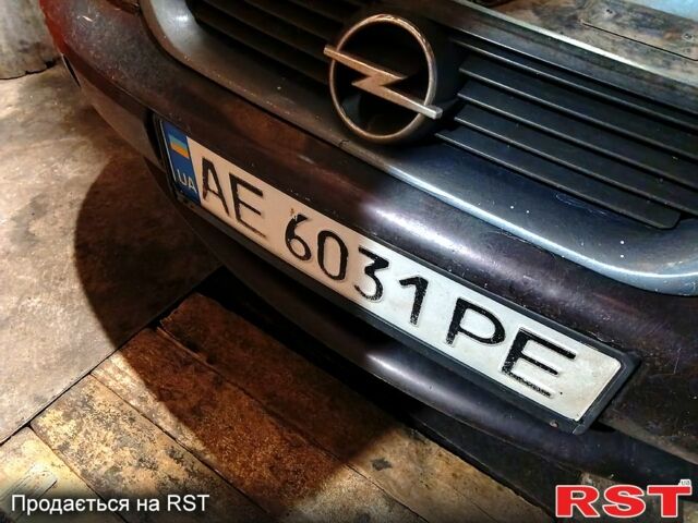 Серый Опель Вектра, объемом двигателя 2 л и пробегом 256 тыс. км за 2000 $, фото 3 на Automoto.ua