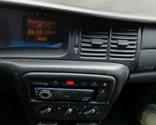 Сірий Опель Вектра, об'ємом двигуна 2 л та пробігом 259 тис. км за 2000 $, фото 5 на Automoto.ua