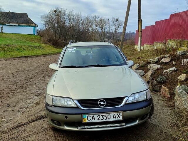 Сірий Опель Вектра, об'ємом двигуна 2 л та пробігом 200 тис. км за 2750 $, фото 3 на Automoto.ua