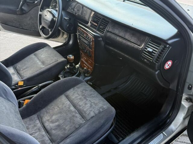 Сірий Опель Вектра, об'ємом двигуна 2 л та пробігом 3 тис. км за 1400 $, фото 6 на Automoto.ua