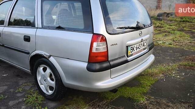 Серый Опель Вектра, объемом двигателя 1.6 л и пробегом 275 тыс. км за 2600 $, фото 2 на Automoto.ua