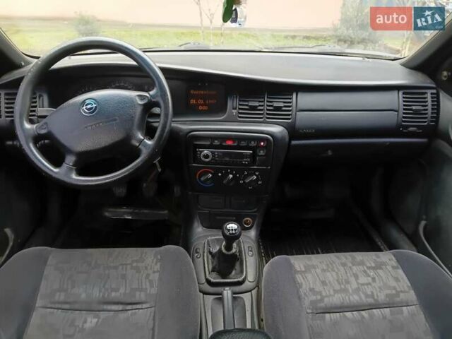 Сірий Опель Вектра, об'ємом двигуна 2 л та пробігом 259 тис. км за 2000 $, фото 12 на Automoto.ua