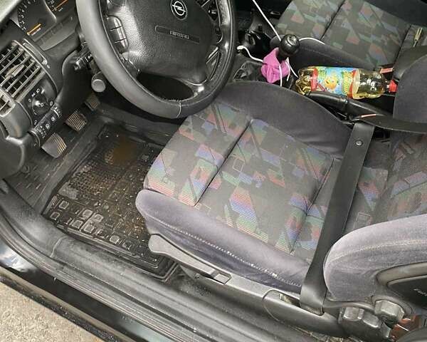 Сірий Опель Вектра, об'ємом двигуна 2 л та пробігом 333 тис. км за 2250 $, фото 3 на Automoto.ua