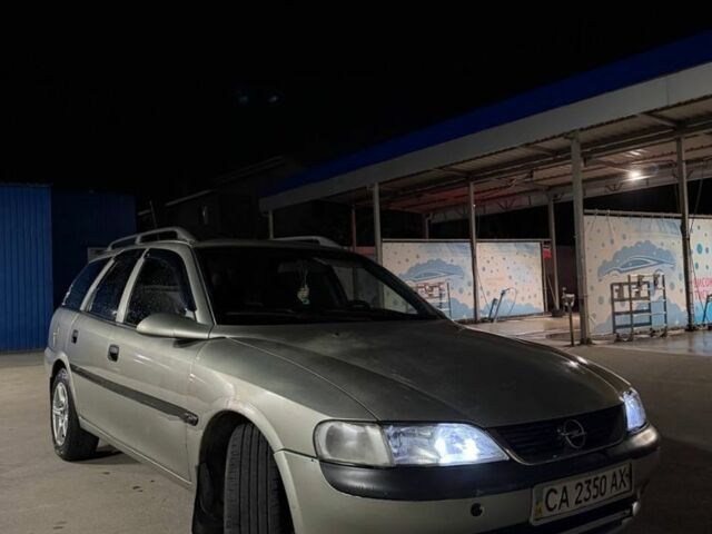 Сірий Опель Вектра, об'ємом двигуна 2 л та пробігом 3 тис. км за 1400 $, фото 2 на Automoto.ua