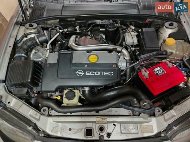 Сірий Опель Вектра, об'ємом двигуна 2 л та пробігом 300 тис. км за 2500 $, фото 1 на Automoto.ua