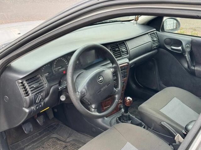 Сірий Опель Вектра, об'ємом двигуна 2 л та пробігом 210 тис. км за 2999 $, фото 9 на Automoto.ua