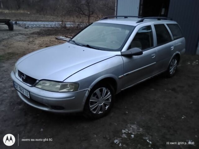 Серый Опель Вектра, объемом двигателя 2 л и пробегом 210 тыс. км за 2100 $, фото 2 на Automoto.ua