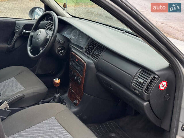 Серый Опель Вектра, объемом двигателя 2 л и пробегом 210 тыс. км за 2999 $, фото 10 на Automoto.ua