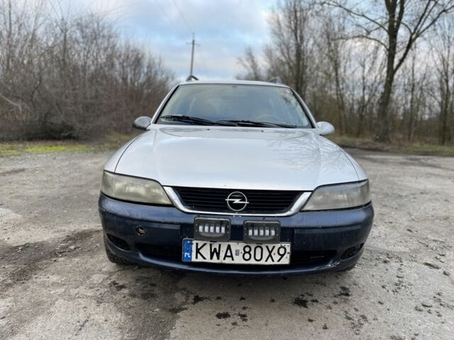 Серый Опель Вектра, объемом двигателя 2 л и пробегом 300 тыс. км за 932 $, фото 1 на Automoto.ua