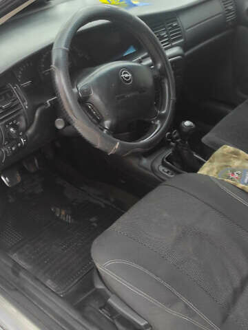 Серый Опель Вектра, объемом двигателя 1.6 л и пробегом 560 тыс. км за 2199 $, фото 13 на Automoto.ua