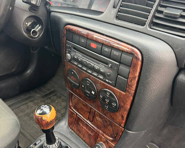 Серый Опель Вектра, объемом двигателя 2 л и пробегом 210 тыс. км за 2999 $, фото 13 на Automoto.ua