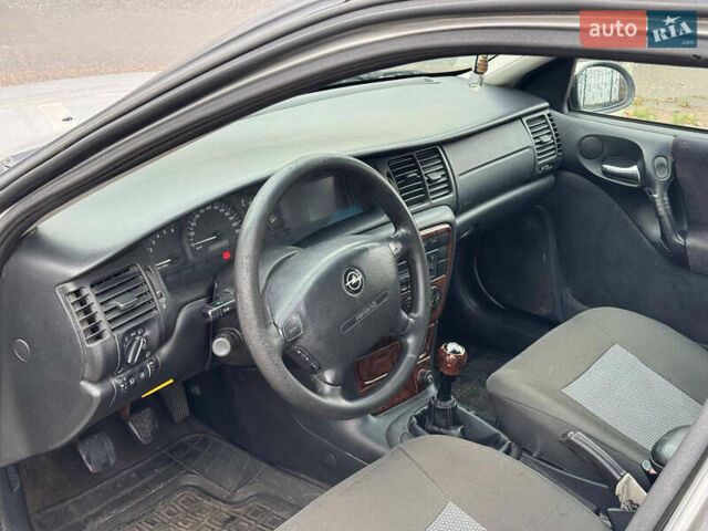 Серый Опель Вектра, объемом двигателя 2 л и пробегом 210 тыс. км за 2999 $, фото 9 на Automoto.ua