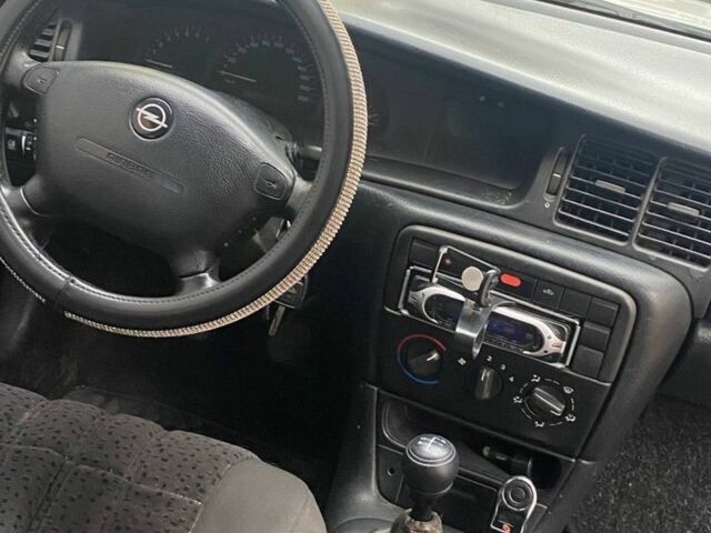 Серый Опель Вектра, объемом двигателя 1.5 л и пробегом 200 тыс. км за 2200 $, фото 6 на Automoto.ua