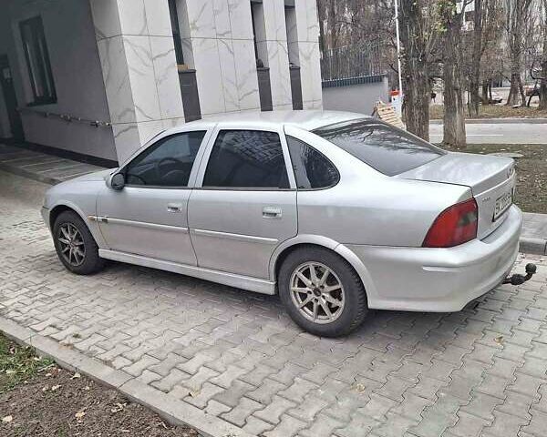 Серый Опель Вектра, объемом двигателя 1.6 л и пробегом 520 тыс. км за 2200 $, фото 1 на Automoto.ua