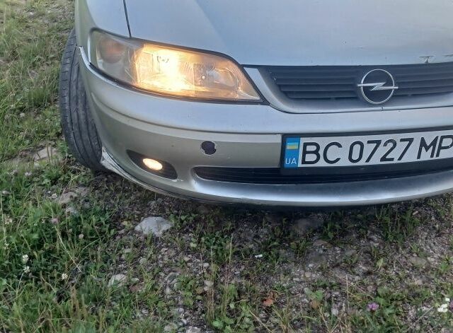 Сірий Опель Вектра, об'ємом двигуна 2 л та пробігом 300 тис. км за 1993 $, фото 4 на Automoto.ua