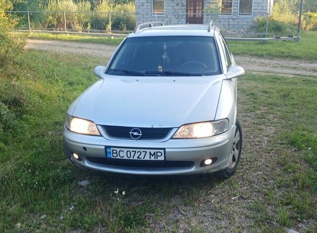 Сірий Опель Вектра, об'ємом двигуна 2 л та пробігом 300 тис. км за 1993 $, фото 3 на Automoto.ua