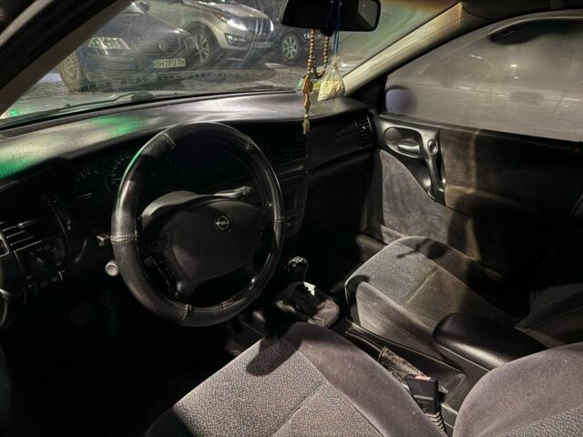 Сірий Опель Вектра, об'ємом двигуна 0 л та пробігом 200 тис. км за 1000 $, фото 8 на Automoto.ua