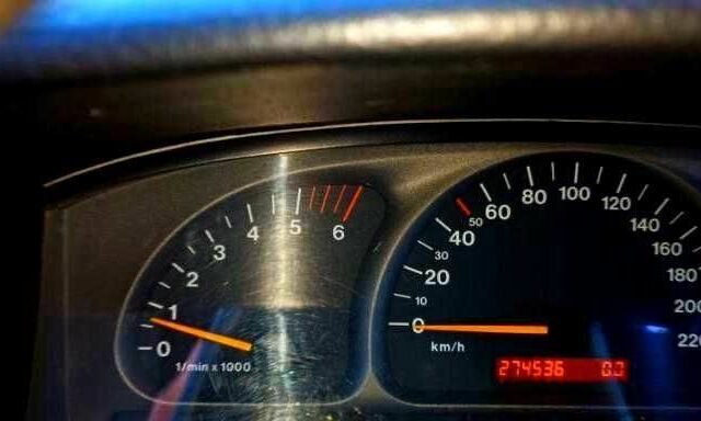 Серый Опель Вектра, объемом двигателя 2 л и пробегом 270 тыс. км за 103746 $, фото 3 на Automoto.ua