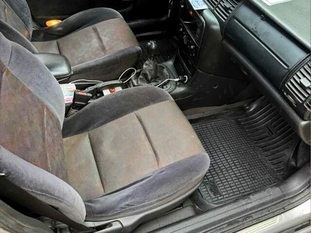 Серый Опель Вектра, объемом двигателя 2 л и пробегом 420 тыс. км за 1840 $, фото 3 на Automoto.ua