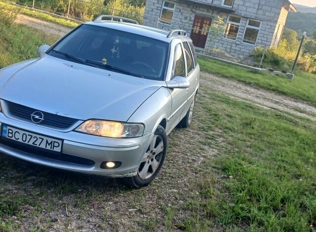 Сірий Опель Вектра, об'ємом двигуна 2 л та пробігом 300 тис. км за 1993 $, фото 1 на Automoto.ua
