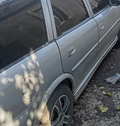 Серый Опель Вектра, объемом двигателя 1 л и пробегом 4 тыс. км за 950 $, фото 3 на Automoto.ua