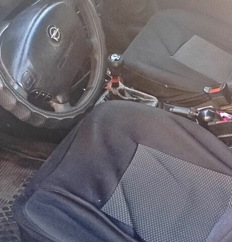 Серый Опель Вектра, объемом двигателя 1 л и пробегом 4 тыс. км за 950 $, фото 2 на Automoto.ua
