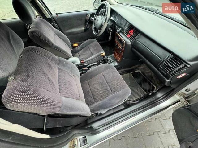 Сірий Опель Вектра, об'ємом двигуна 2 л та пробігом 250 тис. км за 1999 $, фото 32 на Automoto.ua