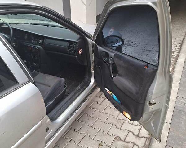 Серый Опель Вектра, объемом двигателя 1.6 л и пробегом 520 тыс. км за 2200 $, фото 2 на Automoto.ua