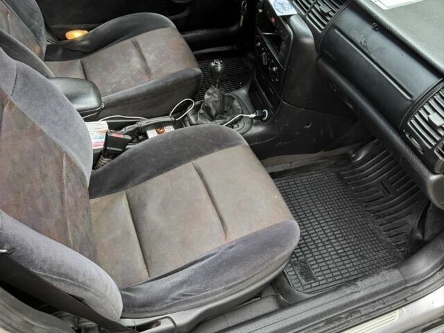 Сірий Опель Вектра, об'ємом двигуна 2 л та пробігом 42 тис. км за 1739 $, фото 10 на Automoto.ua