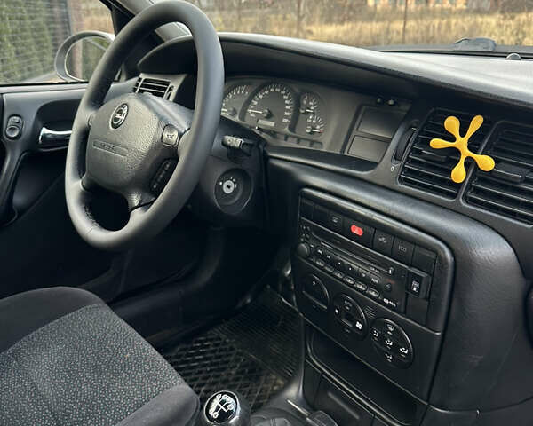 Сірий Опель Вектра, об'ємом двигуна 1.8 л та пробігом 260 тис. км за 3400 $, фото 33 на Automoto.ua