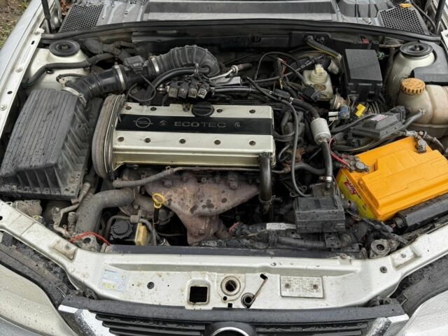 Сірий Опель Вектра, об'ємом двигуна 2 л та пробігом 280 тис. км за 1395 $, фото 9 на Automoto.ua