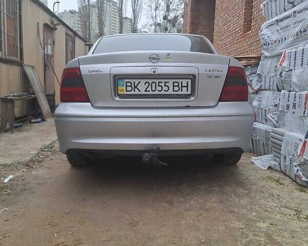 Серый Опель Вектра, объемом двигателя 1.6 л и пробегом 520 тыс. км за 2200 $, фото 4 на Automoto.ua