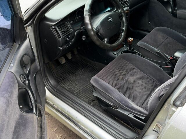 Сірий Опель Вектра, об'ємом двигуна 2 л та пробігом 280 тис. км за 1395 $, фото 6 на Automoto.ua