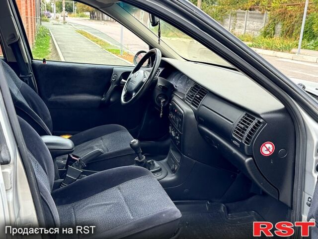 Серый Опель Вектра, объемом двигателя 1.6 л и пробегом 300 тыс. км за 2600 $, фото 1 на Automoto.ua