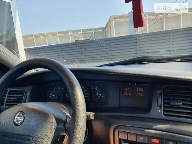 Серый Опель Вектра, объемом двигателя 2 л и пробегом 318 тыс. км за 2150 $, фото 3 на Automoto.ua