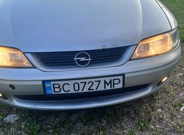 Сірий Опель Вектра, об'ємом двигуна 2 л та пробігом 300 тис. км за 1993 $, фото 5 на Automoto.ua