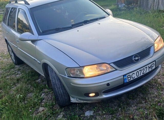 Сірий Опель Вектра, об'ємом двигуна 2 л та пробігом 300 тис. км за 1993 $, фото 2 на Automoto.ua