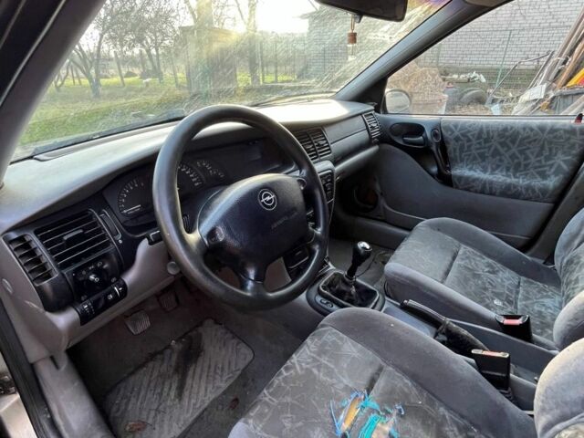 Сірий Опель Вектра, об'ємом двигуна 2 л та пробігом 290 тис. км за 1000 $, фото 4 на Automoto.ua