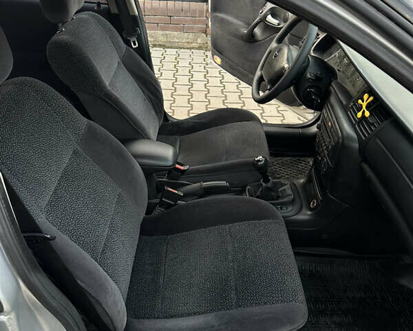 Сірий Опель Вектра, об'ємом двигуна 1.8 л та пробігом 260 тис. км за 3400 $, фото 35 на Automoto.ua