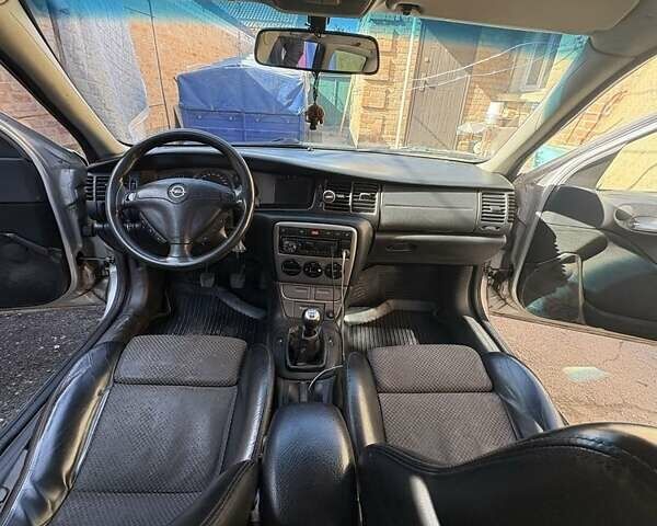 Серый Опель Вектра, объемом двигателя 1.8 л и пробегом 350 тыс. км за 2500 $, фото 5 на Automoto.ua