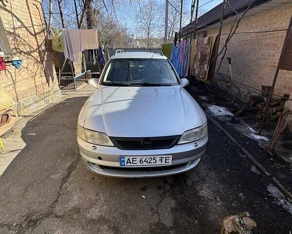 Серый Опель Вектра, объемом двигателя 1.8 л и пробегом 350 тыс. км за 2500 $, фото 7 на Automoto.ua