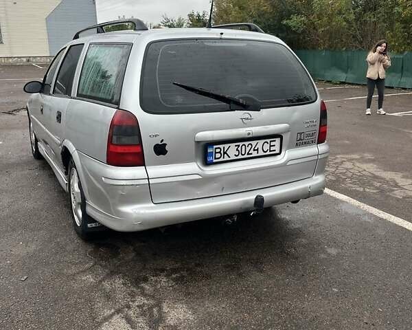 Серый Опель Вектра, объемом двигателя 2 л и пробегом 299 тыс. км за 2200 $, фото 3 на Automoto.ua