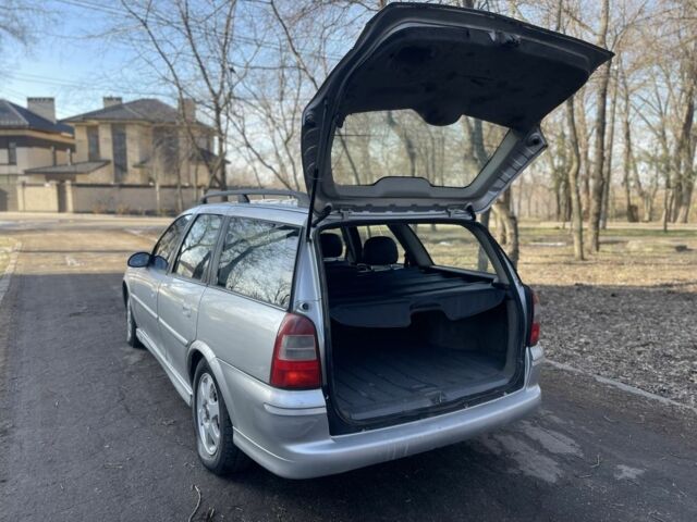 Серый Опель Вектра, объемом двигателя 2.2 л и пробегом 300 тыс. км за 1299 $, фото 20 на Automoto.ua