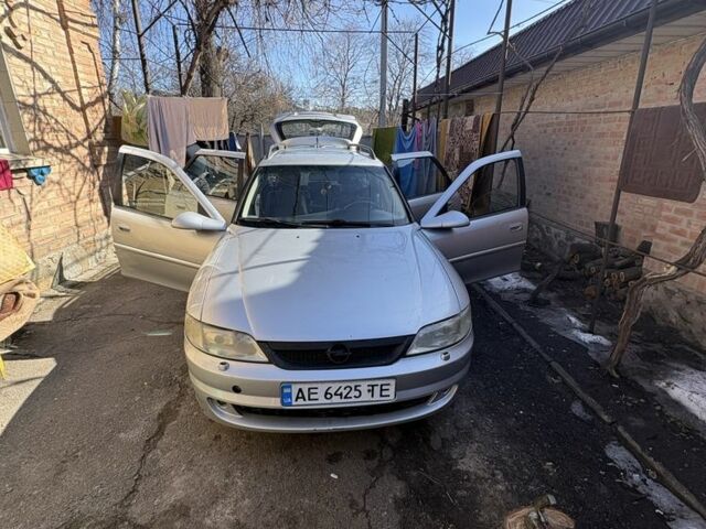 Серый Опель Вектра, объемом двигателя 1.8 л и пробегом 350 тыс. км за 2500 $, фото 5 на Automoto.ua