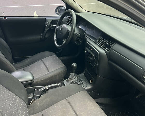 Сірий Опель Вектра, об'ємом двигуна 2 л та пробігом 300 тис. км за 1700 $, фото 4 на Automoto.ua
