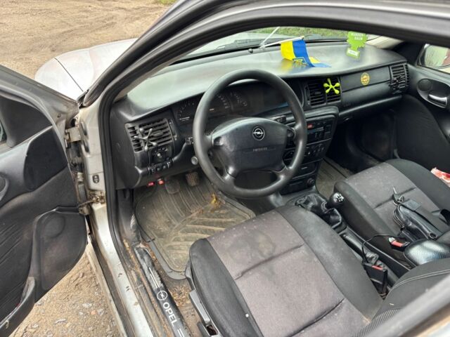Сірий Опель Вектра, об'ємом двигуна 0 л та пробігом 377 тис. км за 950 $, фото 3 на Automoto.ua